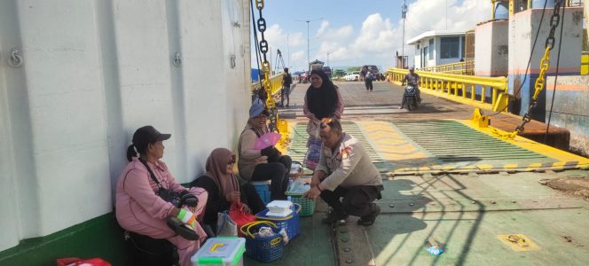 
 Temui Pedagang , Lakukan Pembinaan Beri Himbauan Kamtibmas