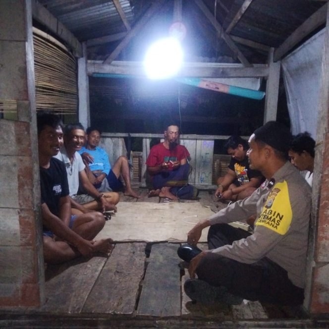
 Jaga Stabilitas Kamtibmas, Bhabinkamtibmas Polsek Cenrana Melaksanakan Pembinaan Satkamling
