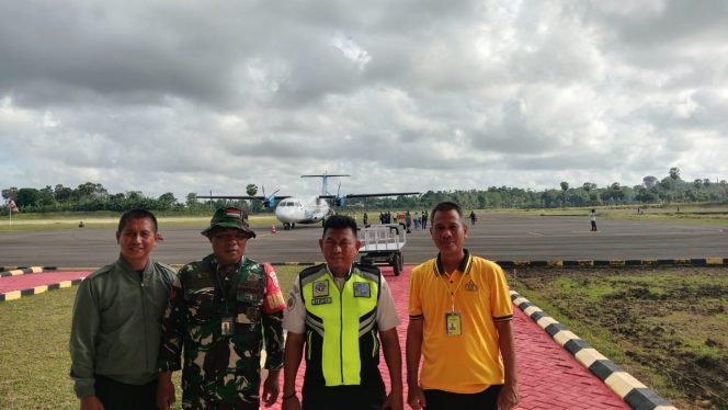 
 Polsek Awangpone Memantau Keberangkatan Pesawat ATR FLY JAYA Menuju Bandara Haluoleo Kendari