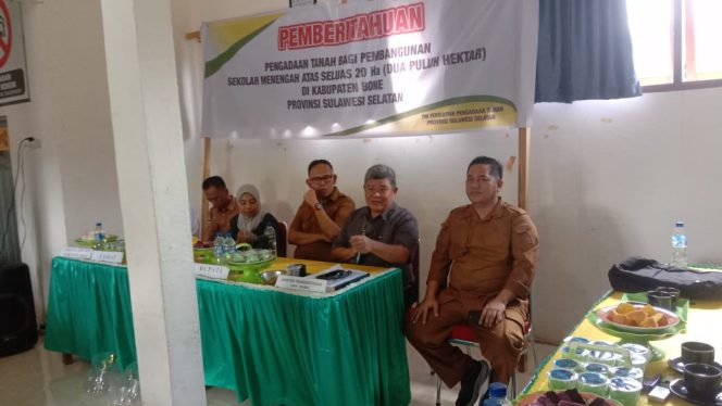 
 Kanit Intel Polsek Ponre laksanakan monitoring giat pemberitahuan pengadaan tanah untuk pembangunan SMA di desa turu adae kecamatan Ponre