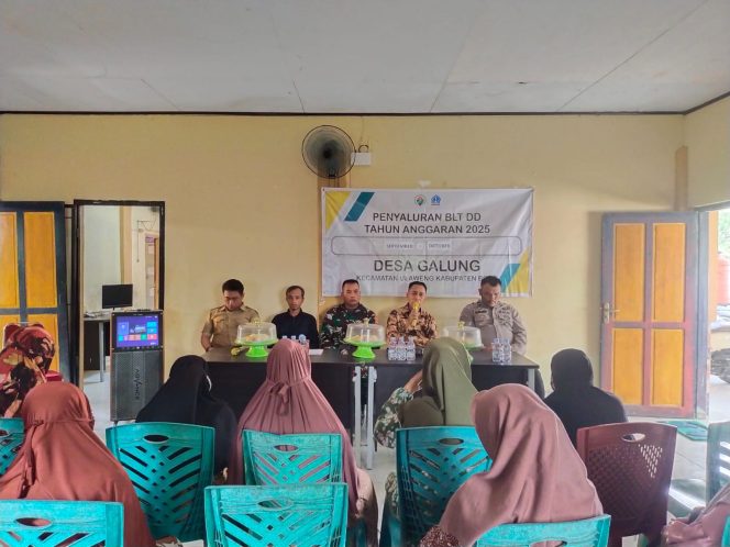 
 BHABINKAMTIBMAS HADIRI PENYALURAN BANTUAN DANA DESA DI KANTOR DESA GALUNG