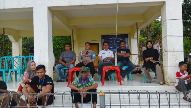 
 Polsek Awangpone Amankan Giat Turnamen Sepak Bola Langali Cup XI Tahun 2025 Di Desa Unra