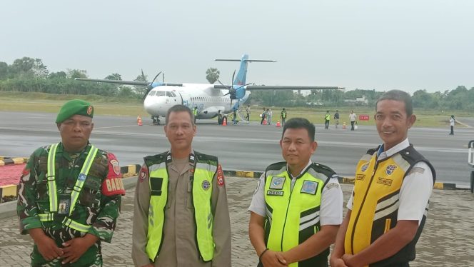 
 Polsek Awangpone Laksanakan Pemantauan Keberangkatan Pesawat ATR FLY JAYA Menuju Bandara Internasional SAMS Balikpapan