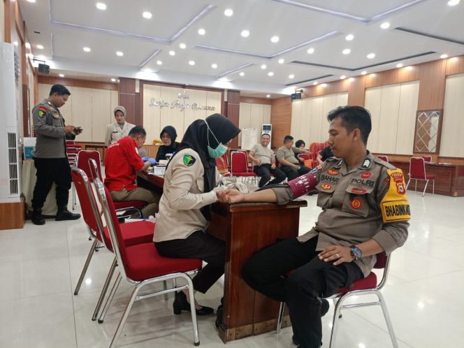 
 Polsek Awangpone Ikuti Donor Darah dalam Rangka Hari Jadi Humas Polri ke-74