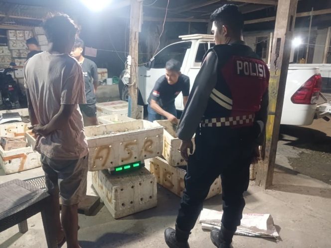 
 ‎Menciptakan Rasa Aman, Personel Polsek Cenrana Rutin Patroli Malam Hari