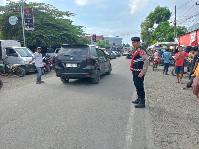 
 Giat Pengamanan Pasar Paccing oleh Personil Polsek Awangpone