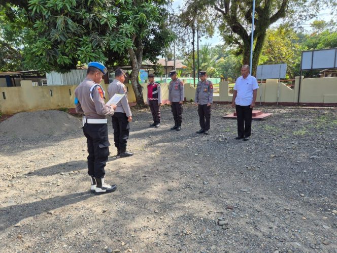
 Senin Pagi ,Kapolsek Tonra Sampaikan  Penekanan Pada Saat Apel .Polres Bone