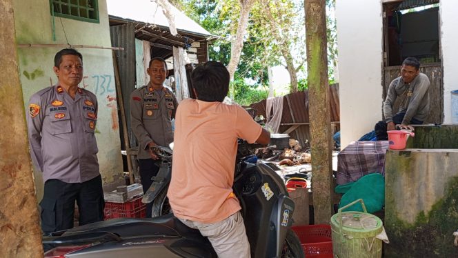 
 Kapolsek Awangpone Berikan Himbauan Terkait Pencegahan Penyalahgunaan BBM Subsidi di Kecamatan Awangpone