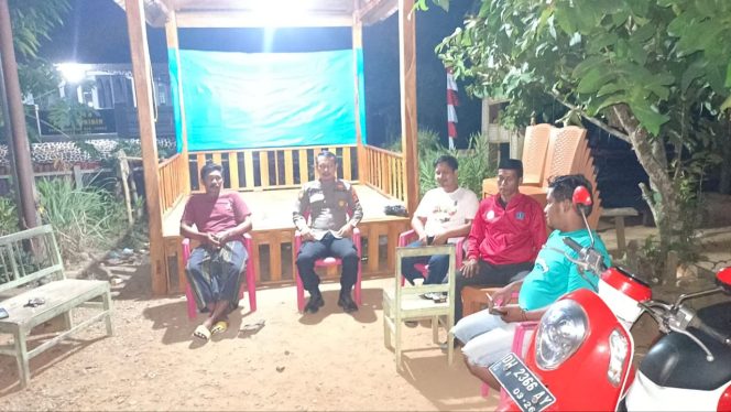 
 Kujungan Pada Pos Kamling Bripka Zaenal  Titip Pesan Kamtibmas Pada Giat BltTujuan Keamanan Polsek Tonra ,Polres Bone