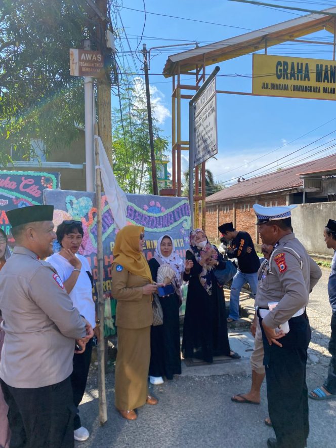 
 Cegah Ugal-Ugalan Dijalan, Kasat Lantas Polres Bone Pimpin Pengawalan Jenazah Ke Pemakaman