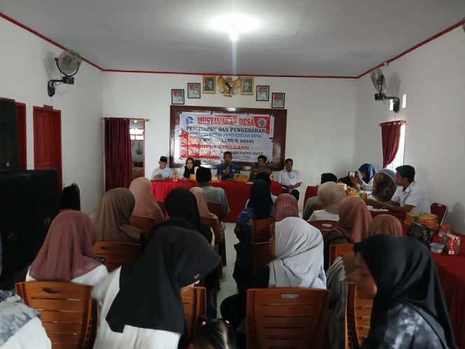 
 Bhabinkamtibmas Hadiri Musyawarah Desa Penetapan dan Pengesahan RKPDes Tahun 2026 di Desa Cingkang, Kecamatan Barebbo