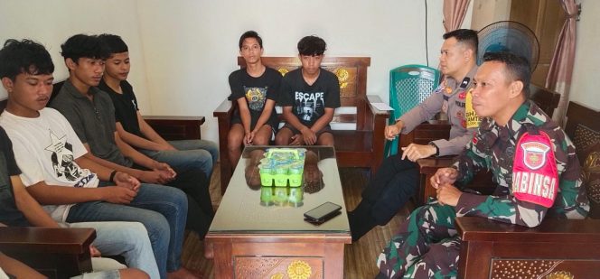
 Bhabinkamtibmas dan Babinsa Berikan Pembinaan kepada Remaja Pelaku Kenakalan di Bawah Umur