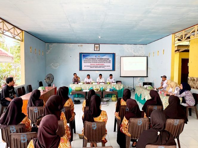 
 BHABINKAMTIBMAS HADIRI PELATIHAN MAKANAN BERGIZI UNTUK PENCEGAHAN STUNTING DI DESA BAREBBO