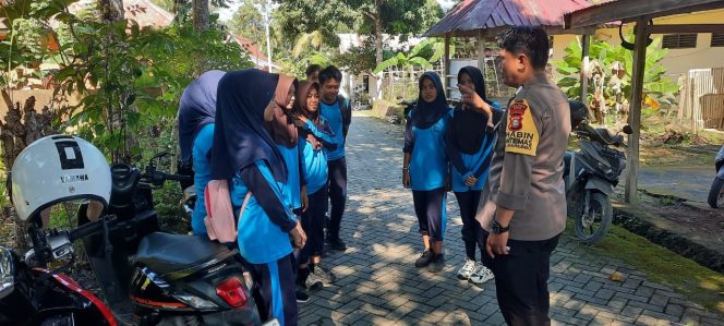 
 BHABINKAMTIBMAS SAMPAIKAN HIMBAUAN KEPADA PELAJAR UNTUK TERTIB BERLALU LINTAS