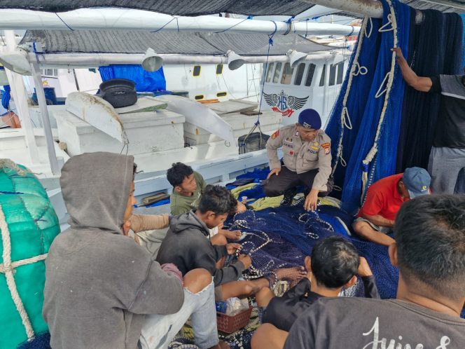 
 Personil Piket Satpolairud Polres Bone Lakukan Sambang Pesisir Di Di PPI Lonrae