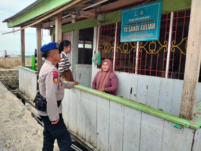 
 Lakukan DDS, Anggota Piket Satpolairud Polres Bone Sampaikan Himbauan Ini Kepada Masyarakat