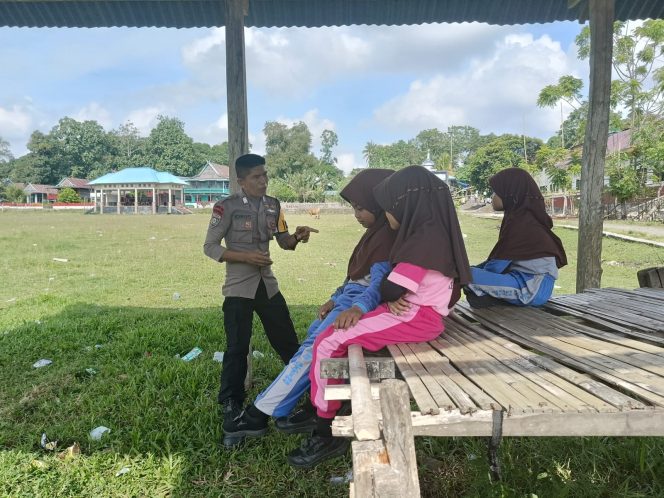 
 Bhabinkamtibmas ini Lakukan Sambang dan Mengingatkan Pelajar untuk Tekun Belajar