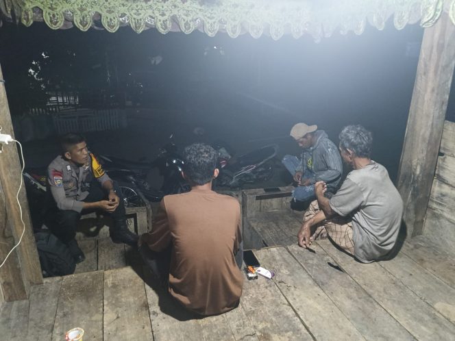 
 Bripka Idrus Temui Warga Saat Sambang di Wilayah Binaannya