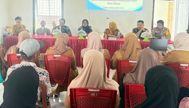 
 Dukung Program Desa, Bhabinkamtibmas ini Hadiri Musdes Perubahan APBDes