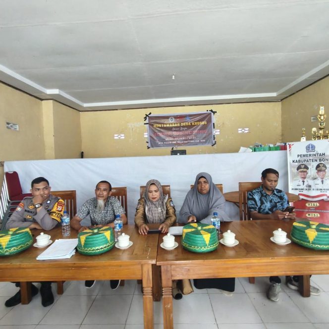 
 Hadiri Musdes, Wujud Kedekatan Pak Bhabin Bersama Pemerintah Desa Padaidi Dalam Mendukung Pembangunan Desa