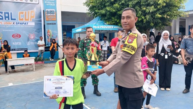 
 Aiptu Arwin Hadiri Penutupan Futsal Antar SD, Dorong Pelajar Kembangkan Sportivitas Sejak Dini
