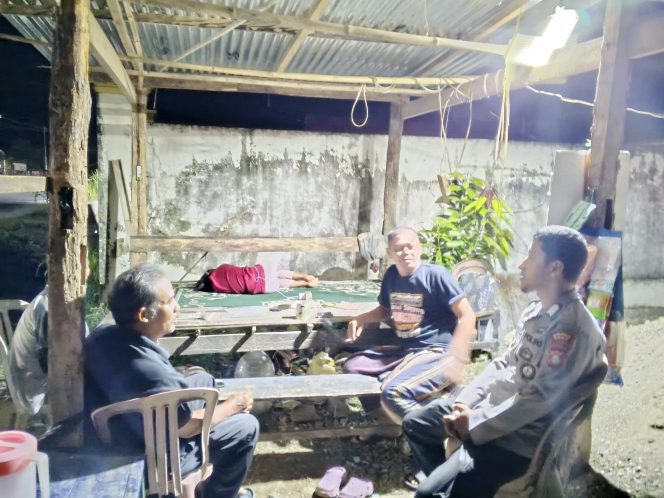 
 Polsek Sibulue Gencarkan Pembinaan Satkamling, Optimalkan Peran Masyarakat Jaga Kamtibmas