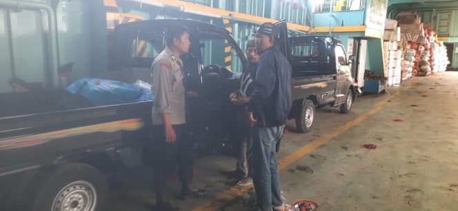 
 Diatas Kapal Ferry, Temui Penumpang, Beri Rasa Aman Dengan Kehadiran Polisi