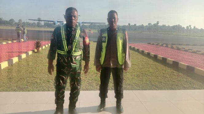 
 Polsek Awangpone Memantau Keberangkatan ATR FLYJAYA Menuju Kendari Pada Minggu Pertama November 2025