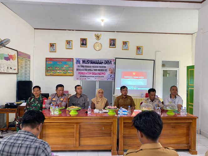 
 Wakapolsek Awangpone Musyawarah Desa Pacing Tetapkan Perubahan APBDes Tahun Anggaran 2025