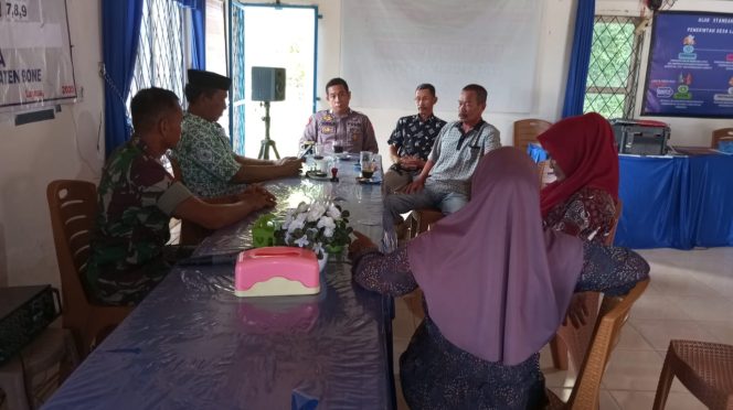 
 Kedepankan Jalur Musyawarah Mufakat, Bhabinkamtibmas Bersama Pemerintah Desa Lakukan Mediasi Sengketa Tanah