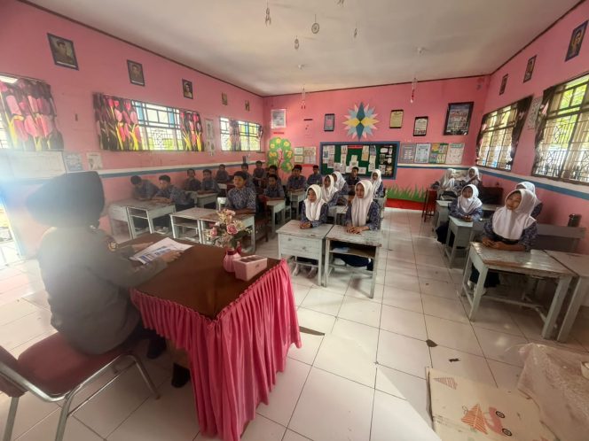 
 Polsek Awangpone Sosialisasi Penerimaan SMA Kemala Taruna Bhayangkara Di Smp Negeri 3 Awangpone