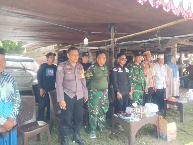 
 ‎Bhabinkamtibmas Polsek Cenrana Hadiri Pesta Panen Di Desa Lebongnge