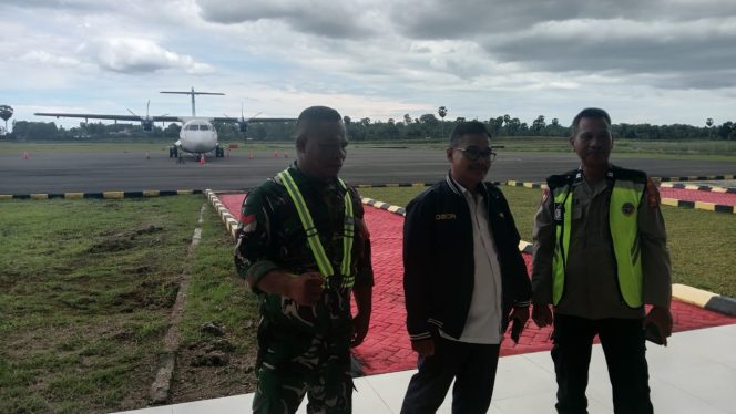 
 Polsek Awangpone Memantau Keberangkatan ATR FLYJAYA Menuju Makassar Pada Minggu Kedua November 2025