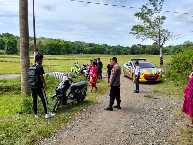 
 Kaspkt Polsek Mare Pimpin Anggota ke TKP Lakalantas di Wilayah Hukum Polsek Mare