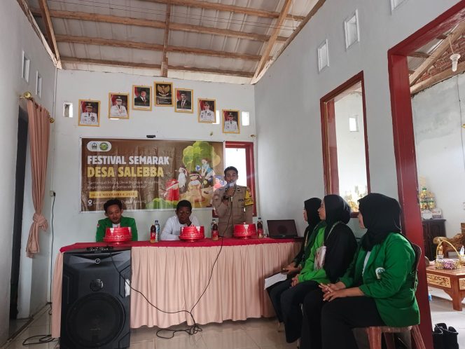 
 Rapat pelaksanaan giat mahasiswa KKN IAIN Bone didesa salebba dihadiri oleh bhabinkamtibmas Polsek Ponre