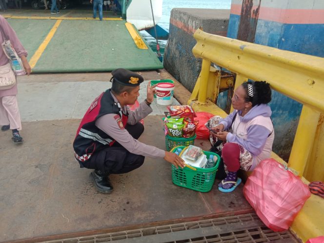 
 Temui Pedagang , Lakukan Pembinaan Beri Himbauan Kamtibmas