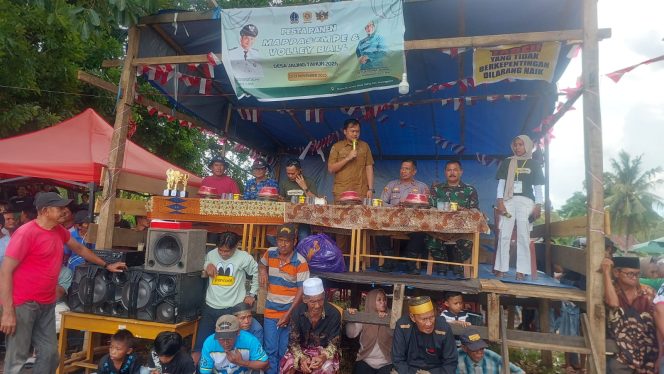 
 Wakapolsek Awangpone Menghadiri Penutupan Pesta Rakyat Pasca Panen Desa Jaling Tahun 2025