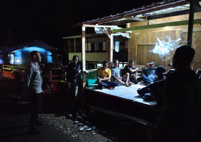 
 Bhabinkamtibmas Polsek Awangpone Gelar Pembinaan Satkamling Watang Unra Desa Unra Bulan November 2025