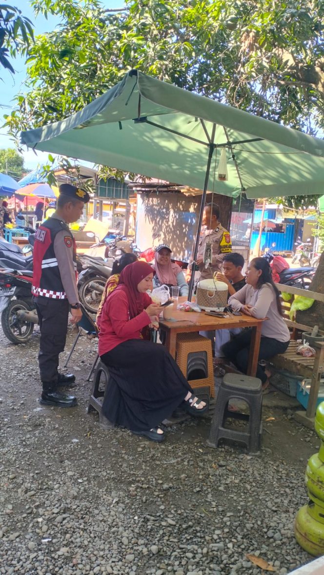 
 Kanit Samapta Polsek Mare Laksanakan Patroli Dialogis, Wujudkan Rasa Aman di Tengah Masyarakat