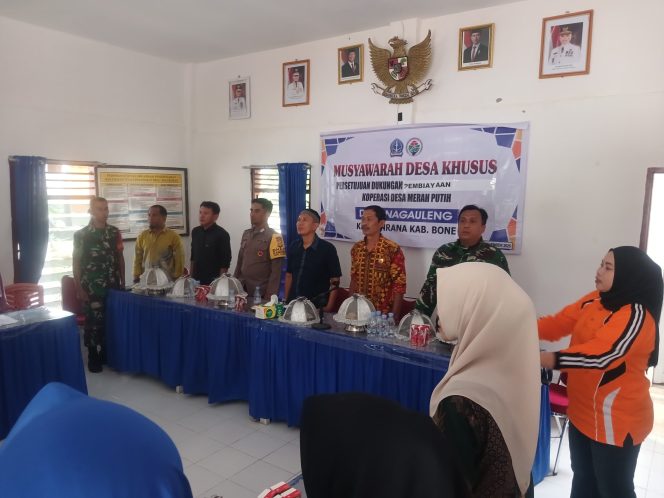 
 ‎Bhabinkamtibmas Polsek Cenrana Hadiri Musdesus  Persetujuan Dukungan Pembiayaan Koperasi Merah Putih