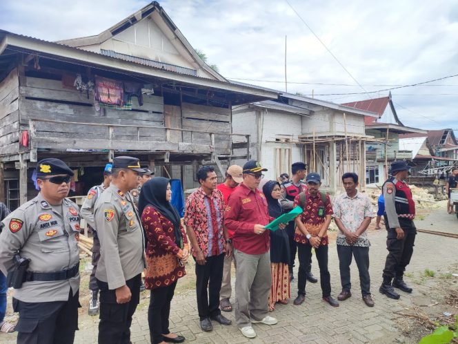 
 ‎Personel Polsek Cenrana Amankan Pelaksanaan Eksekusi Oleh Pengadilan Negeri Watampone Di Desa Watang Ta