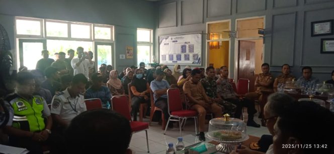 
 Kapolsek Awangpone Sosialisasi Rencana Pembangunan Runway Bandara Arung Palakka Di Desa Mappalo Ulaweng