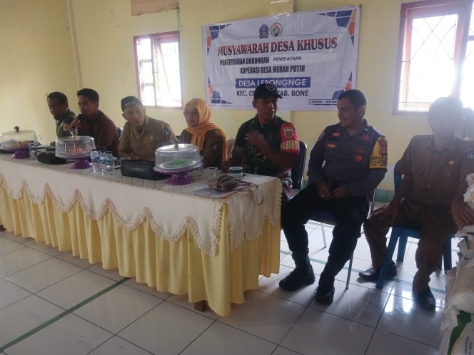 
 ‎Bhabinkamtibmas Polsek Cenrana Hadiri Musdesus Koperasi Merah Putih Di Desa Lebongnge