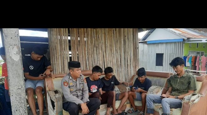 
 Sambangi Warga Binaan, Bhabinkamtibmas Ajak Warga Jaga Lingkungan Aman Dan Kondusif