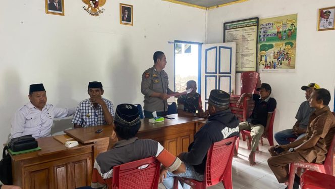 
 Konflik Warga Berakhir Damai, Bhabinkamtibmas Dan Pemdes Usto Lakukan Mediasi