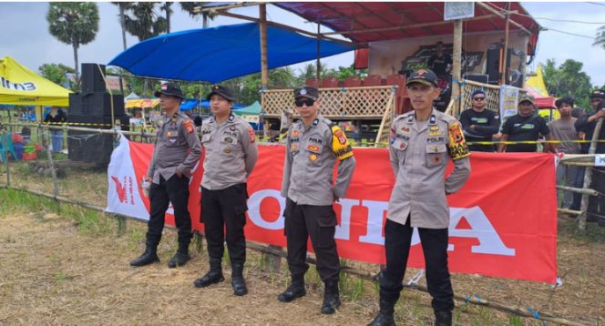
 Polisi Ciptakan Rasa Aman di Ajang Balap Ojek Gabah Penutupan Pesta Rakyat Bone 2025