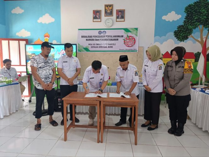 
 ‎Bhabinkamtibmas Brigpol Elvira Sari Hadiri Sosialisasi Pencegahan Penyalahgunaan Narkoba dan Penandatanganan MOU di SD Inpres 3/77 Panyili