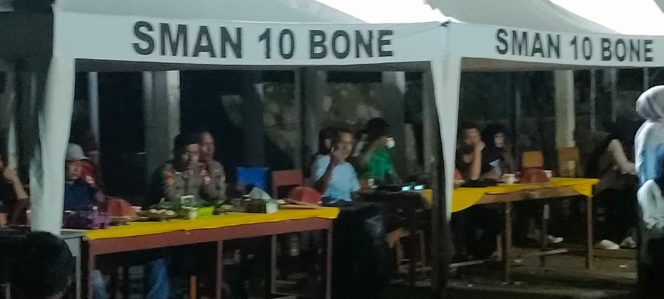 
 Malam Hari Lakukan Sambang Bripka Arman  Titip Pesan Kamtibmas  ,Polsek Tonra Polres Bone