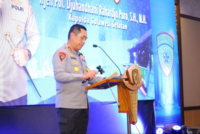 
 Kapolda Sulsel Buka Rakorbin SDM dan PNS Polri Polda Sulsel T.A 2025: Perkuat Komitmen Mewujudkan SDM Unggul, Adaptif, dan Kolaboratif