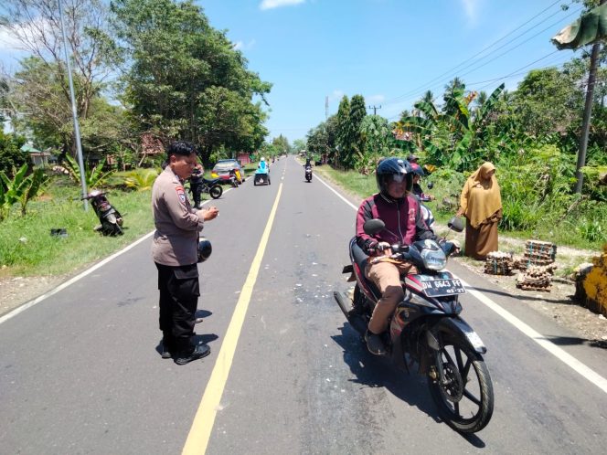 
 Anggota Jaga Polsek Barebbo Sigap Datangi TKP Laka Lantas